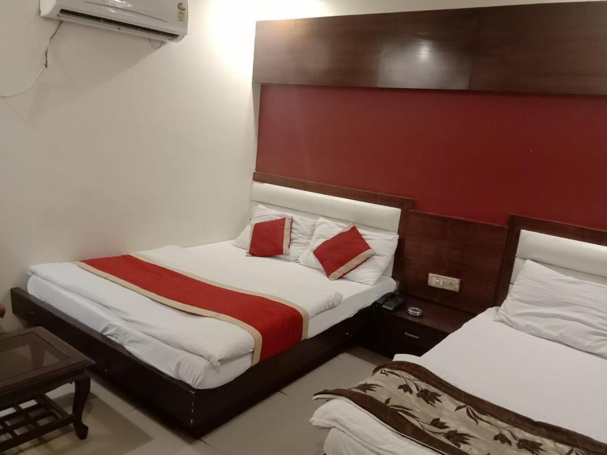 Hotel Star Palace Нью-Дели Экстерьер фото