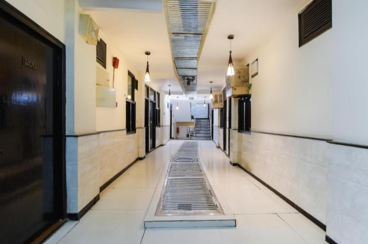 Hotel Star Palace Нью-Дели Экстерьер фото
